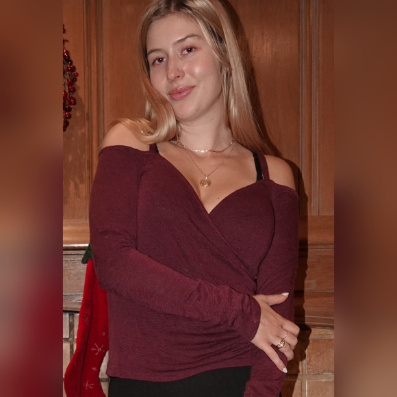 Leith Cold Shoulder Faux Wrap Top Burgundy Size Small - Picture 2 of 9